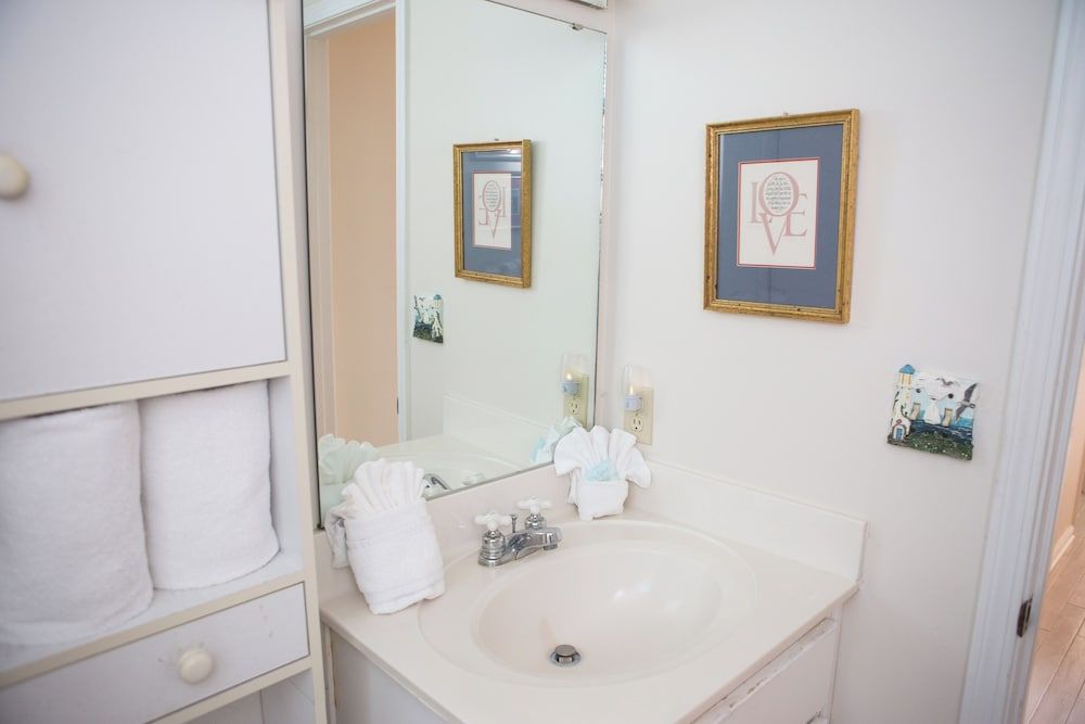 On a Scenic Dune Lake in Seagrove ~ Dog Friendly House, Multiple Beds, Patio (All's Well) 21