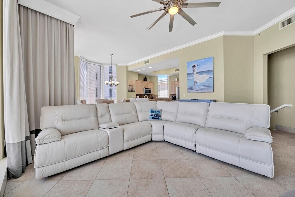 Silver Beach Towers - Penthouse106e