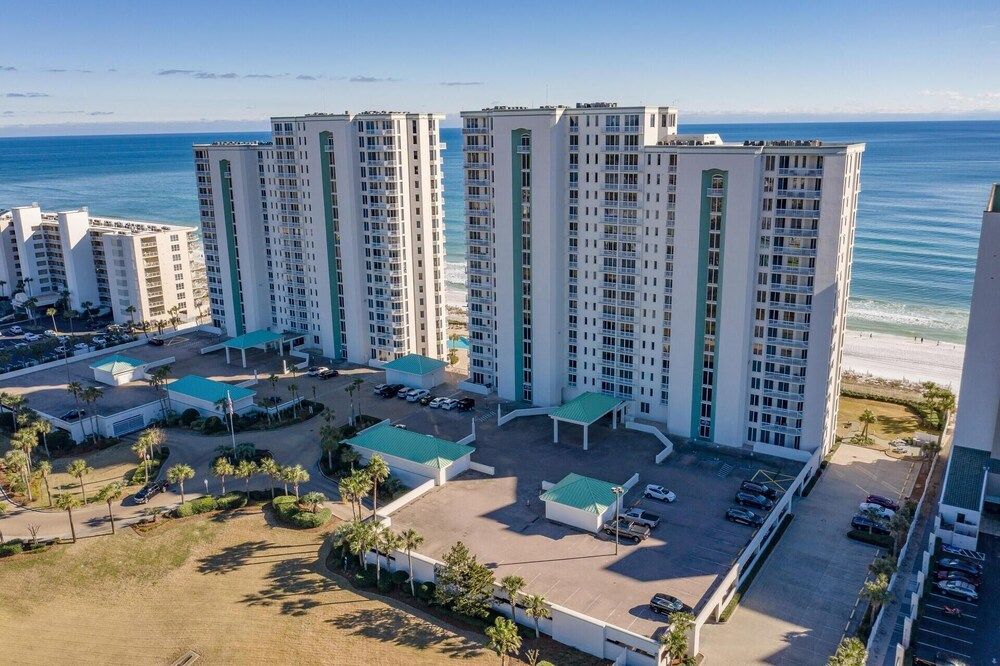 Silver Beach Towers - Penthouse106e