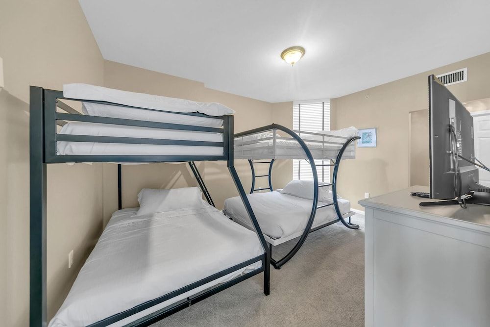 Condo, Multiple Beds (Silver Beach Towers - Penthouse106E)