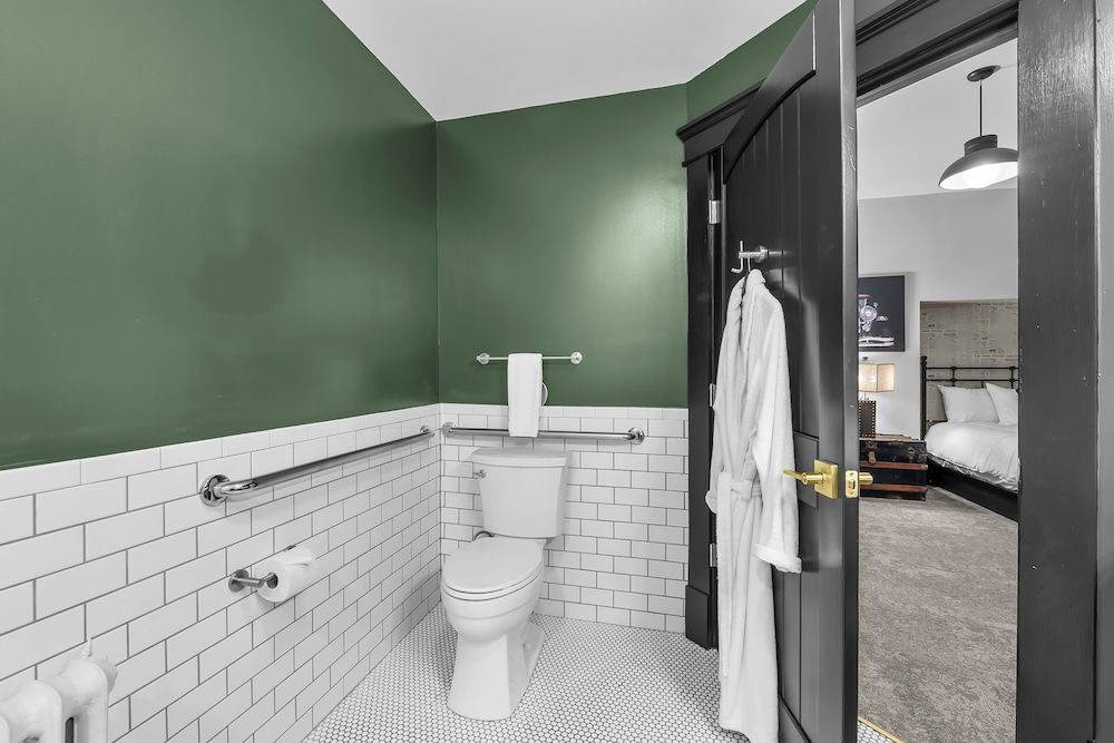 Rockwood Inn Standard Room, 2 Queen Beds, Non Smoking, Private Bathroom 5