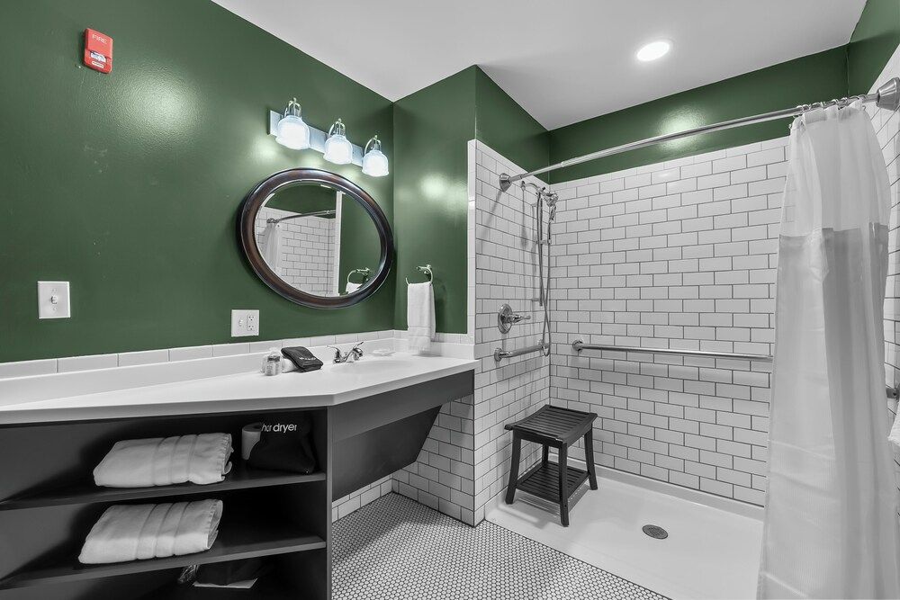 Rockwood Inn Standard Room, 2 Queen Beds, Non Smoking, Private Bathroom 4