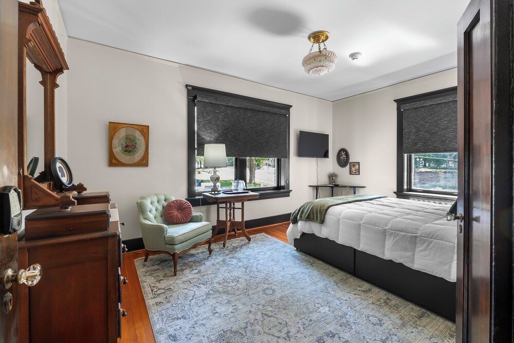 Rockwood Inn Standard Room, 1 Queen Bed, Non Smoking, City View