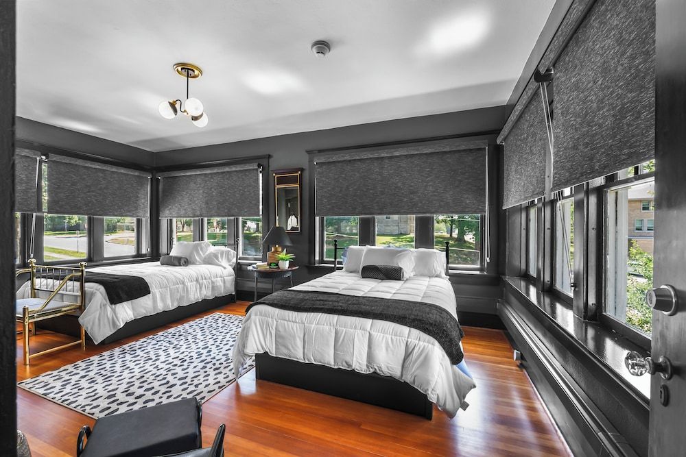 Rockwood Inn Standard Suite, 2 Bedrooms, Non Smoking, Garden View 3