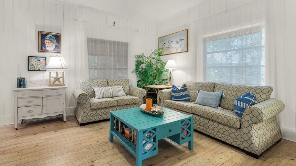 2 Minutes to the Beach; Close to Seaside, Vintage Cottage in Old Seagrove House, Multiple Beds, Patio, Garden View (Made in the Shade) 10