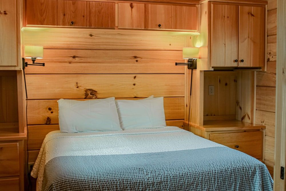 Tryon Resort Cabin, 1 Queen Bed with Sofa bed