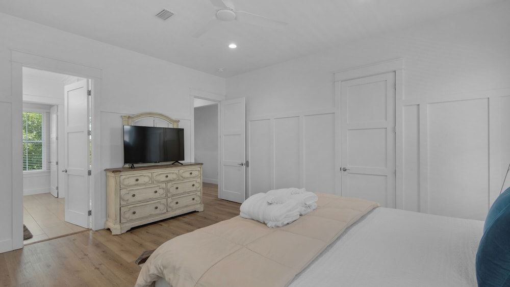 3br/2.5ba, Sleeps 8, Private Beach Access! House, Multiple Beds, Patio, Garden View (Haven By The Sea) 15