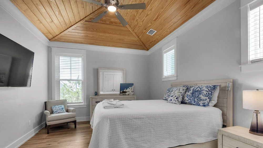 House, Multiple Beds, Patio, Garden View (Seagrove Serenity)