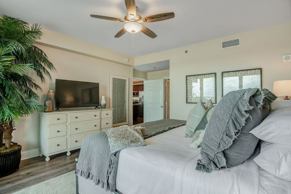 Condo, Multiple Beds, Balcony, Ocean View (Laketown Wharf 834)