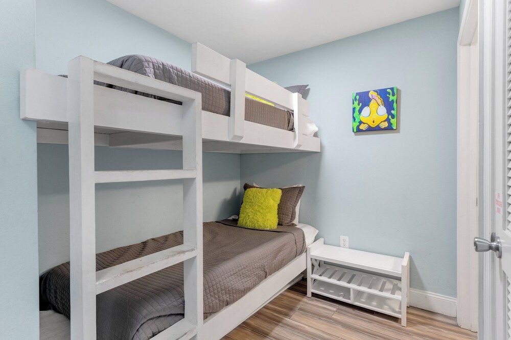 Condo, Multiple Beds, Balcony, Beach View (Laketown Wharf 335)