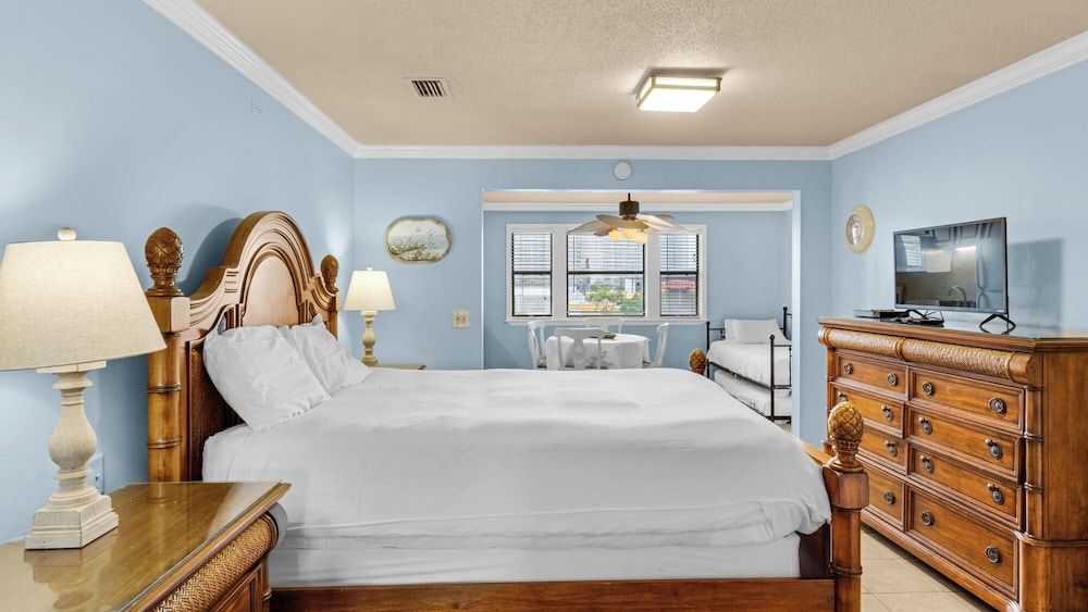 St. Thomas Square Studio, Kitchen, Garden View (St Thomas Square 1208A) 3