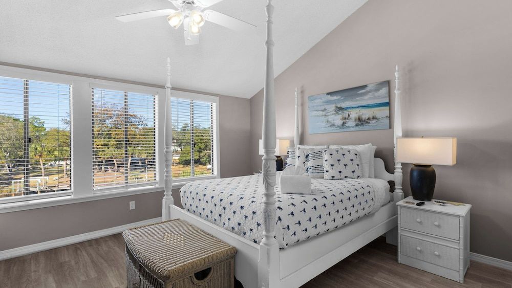 St. Thomas Square House, Multiple Beds, Balcony (St Thomas Square 109 - No Pets) 10