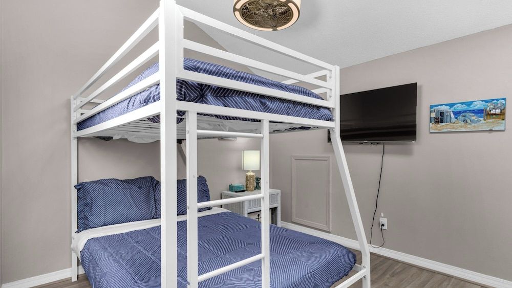 St. Thomas Square House, Multiple Beds, Balcony (St Thomas Square 109 - No Pets) 4