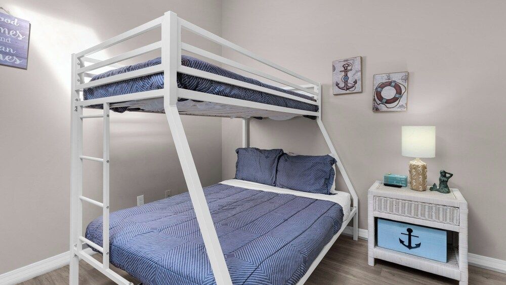 St. Thomas Square House, Multiple Beds, Balcony (St Thomas Square 109 - No Pets)