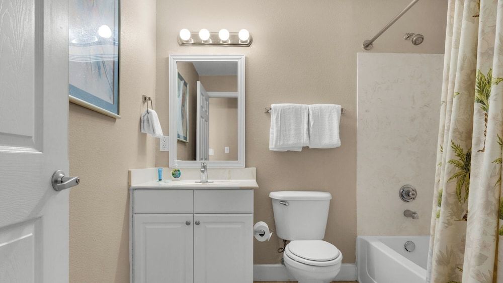 Tidewater Condo, 1 King Bed with Sofa bed, Balcony, Ocean View (Tidewater 1312) 8