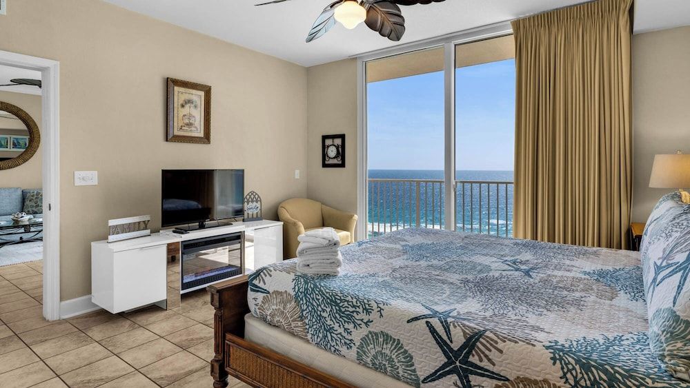Tidewater Condo, 1 King Bed with Sofa bed, Balcony, Ocean View (Tidewater 1312) 2