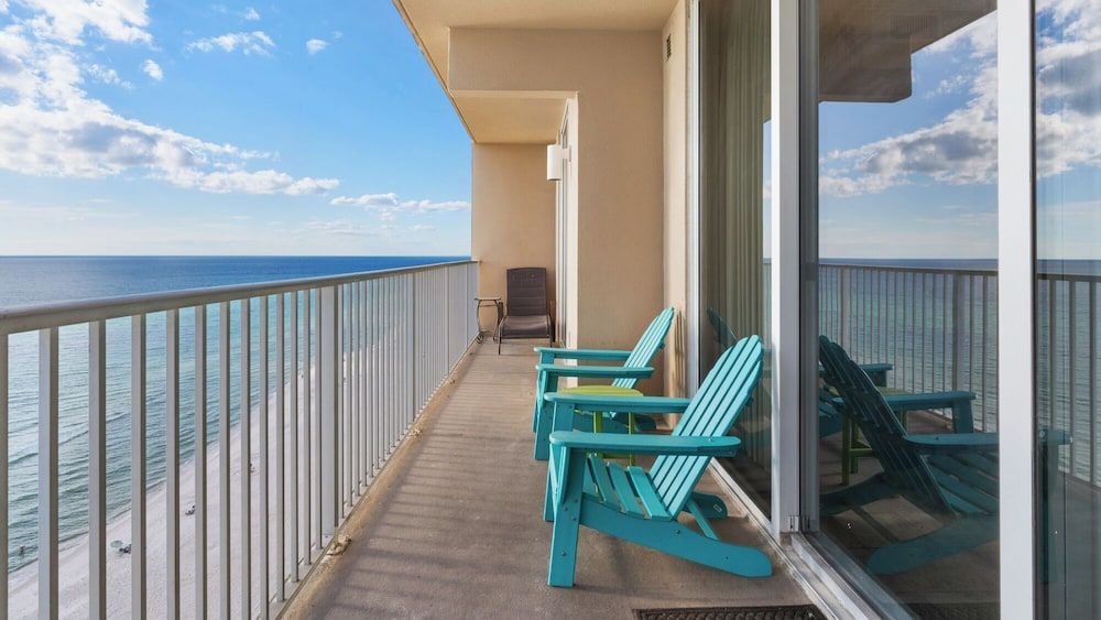 Tidewater Condo, 1 King Bed with Sofa bed, Balcony, Ocean View (Tidewater 1312) 5