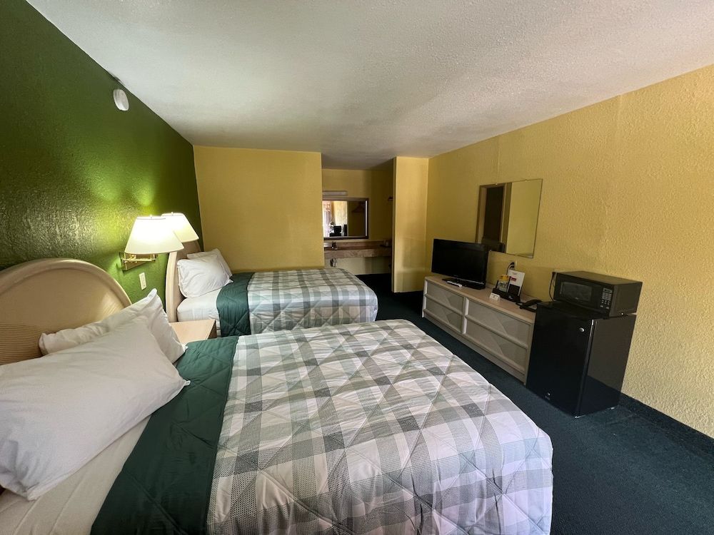 Antler's Inn Standard Room, 2 Double Beds, Non Smoking 2