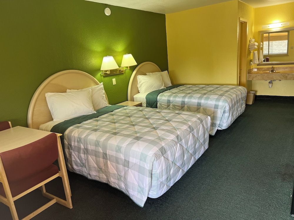 Antler's Inn Standard Room, 2 Double Beds, Non Smoking 4