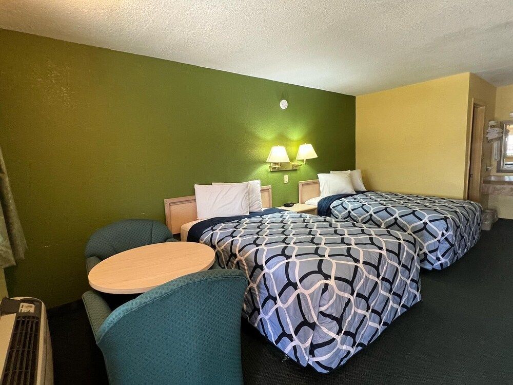 Antler's Inn Standard Room, 2 Double Beds, Non Smoking 3