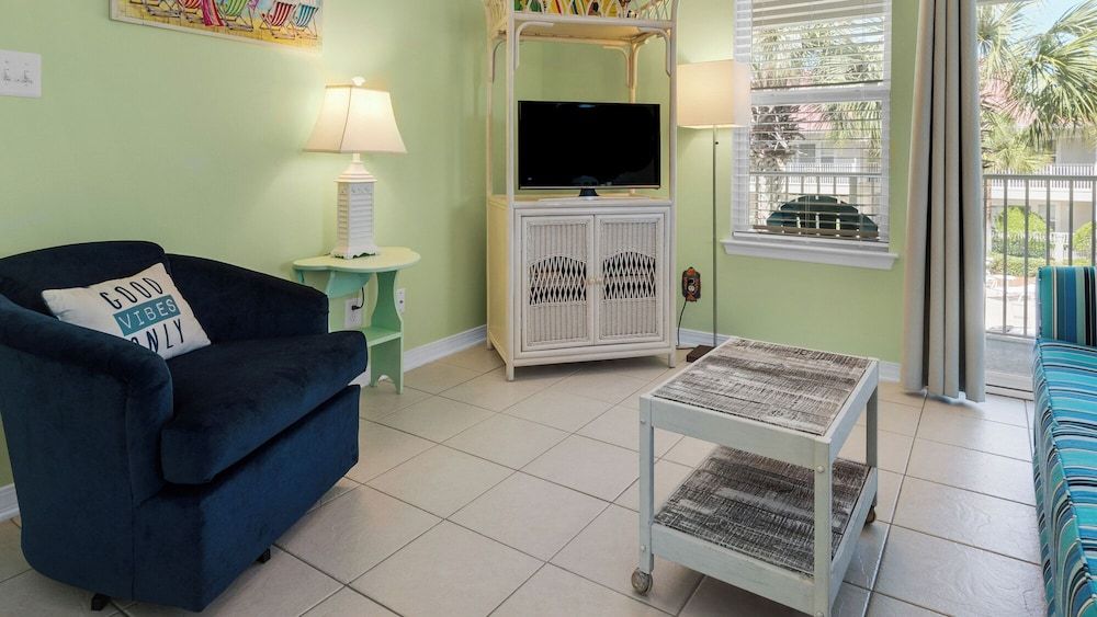 Rollin Tide Villas Condo, 1 Queen Bed with Sofa bed, Balcony, Pool View (Rollin Tide C8) 8