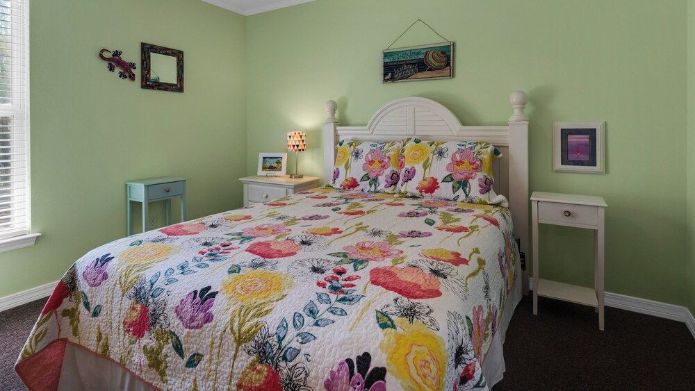 Rollin Tide Villas Condo, 1 Queen Bed with Sofa bed, Balcony, Pool View (Rollin Tide C8)