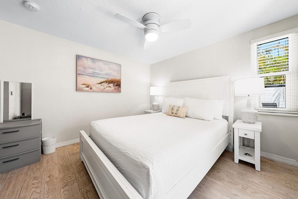 Villa, 1 Queen Bed with Sofa bed (1118B)