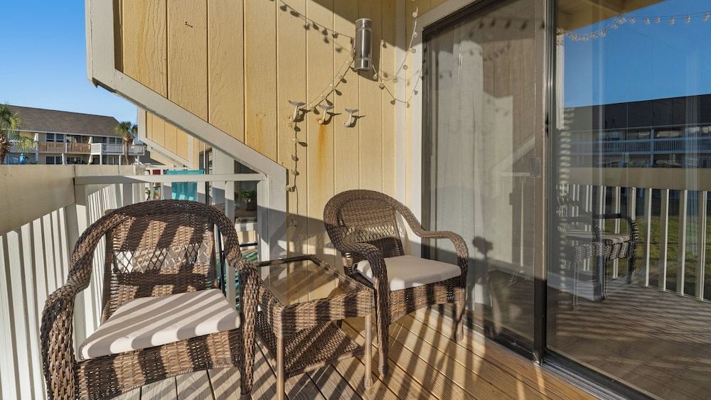Studio, 1 Queen Bed, Patio, Garden View (Sandpiper Cove 8120 - No Pets Allowed)