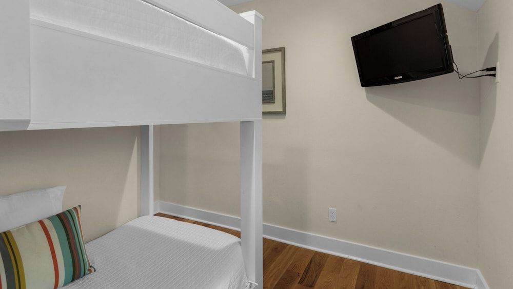 Private Pool, 3 Minutes to the Beach, Hidden Oasis in BMB House, Multiple Beds, Pool Access, Pool View (Petit Bonheur) 17