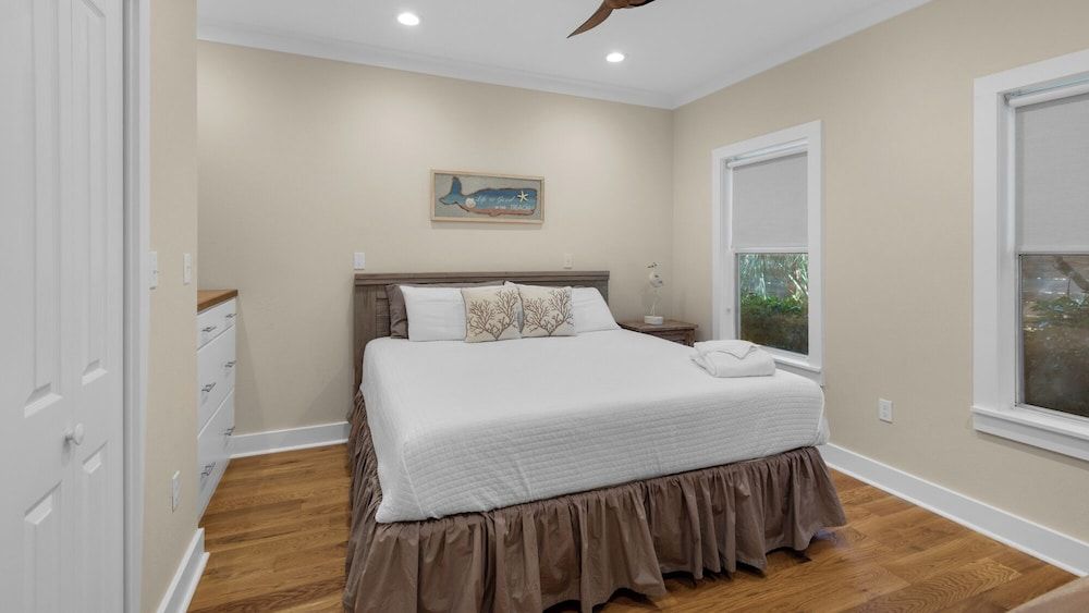 Private Pool, 3 Minutes to the Beach, Hidden Oasis in BMB House, Multiple Beds, Pool Access, Pool View (Petit Bonheur)