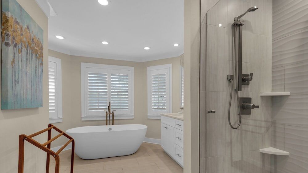 Private Pool, 3 Minutes to the Beach, Hidden Oasis in BMB House, Multiple Beds, Pool Access, Pool View (Petit Bonheur) 12