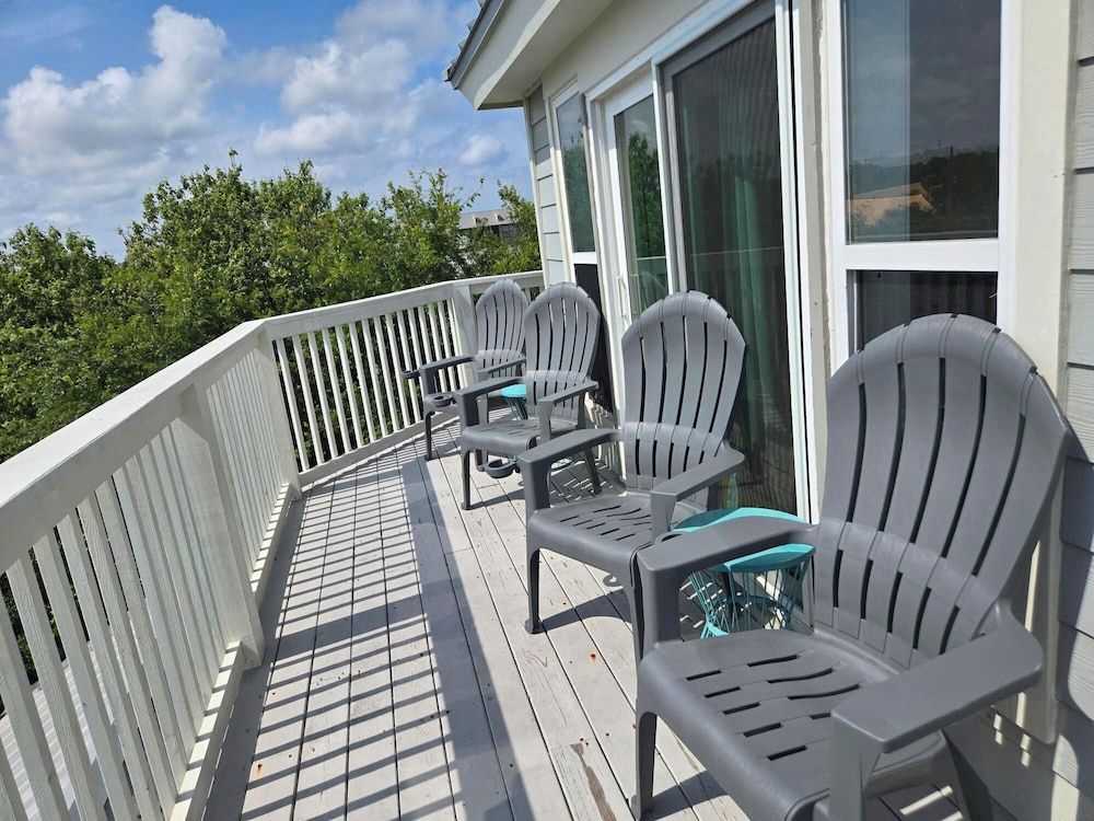 Private Pool, 3 Minutes to the Beach, Hidden Oasis in BMB House, Multiple Beds, Pool Access, Pool View (Petit Bonheur) 9