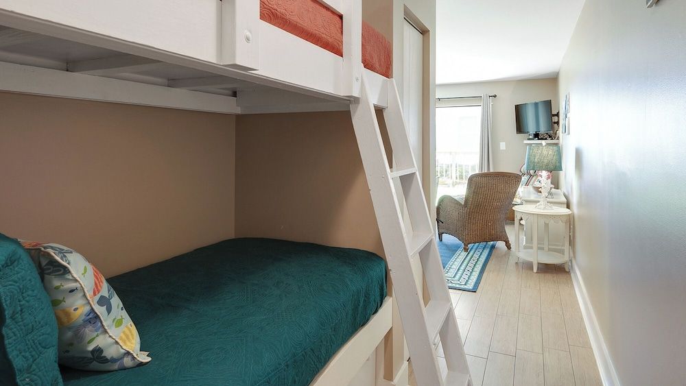 Beachside Condominiums Condo, Multiple Beds, Patio, Partial Ocean View (Beachside Condo 14) 5