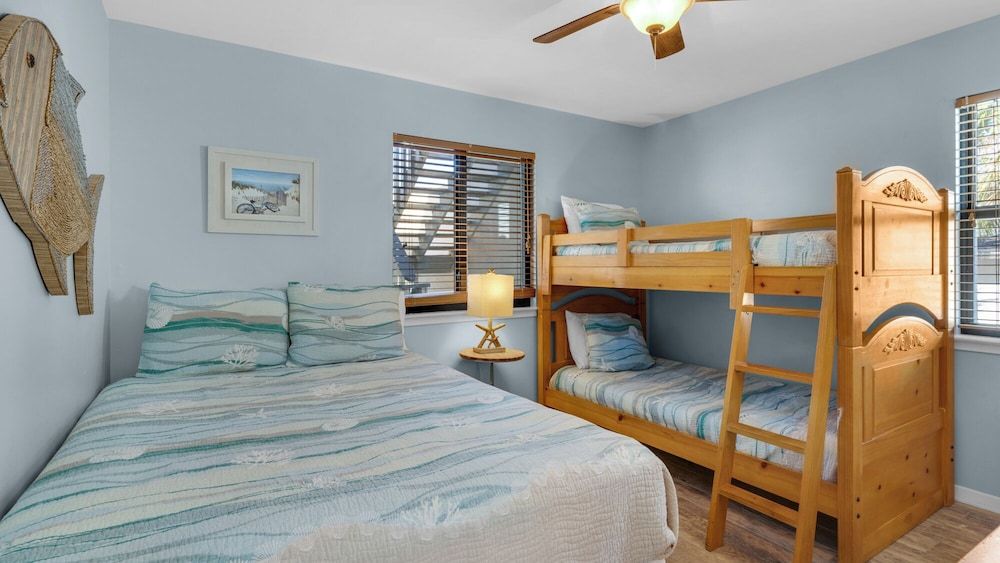 Beachside Condominiums Condo, Multiple Beds, Balcony, Ocean View (Beachside Condo 5) 4