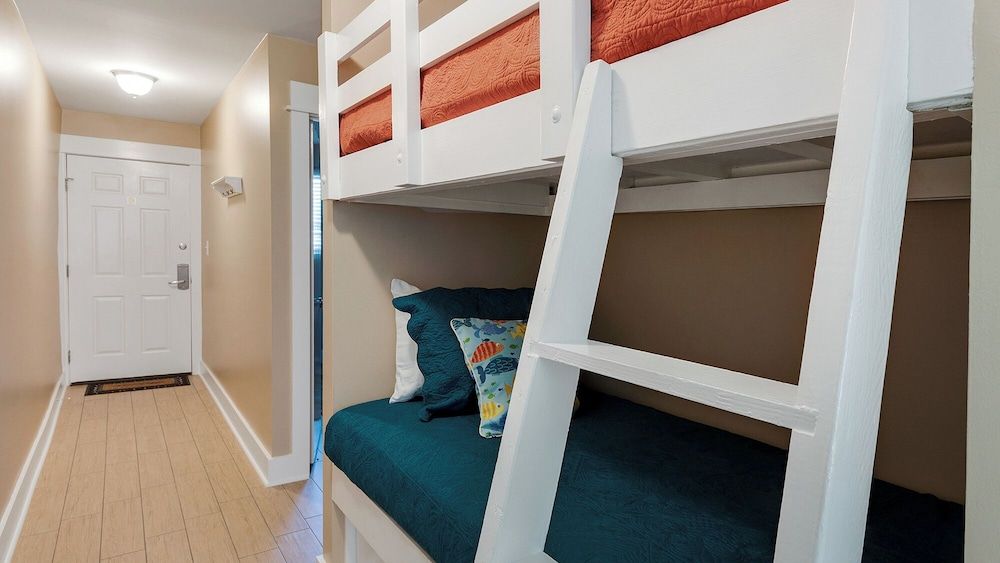 Beachside Condominiums Condo, Multiple Beds, Patio, Partial Ocean View (Beachside Condo 14) 3