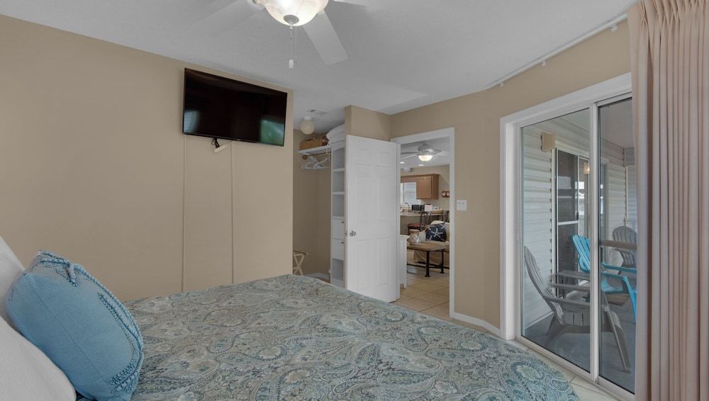 Beachside Villas - Steps From the Gulf, Gulf Views, 2 Pools - Sleeps 8 Condo, Multiple Beds, Patio, Garden View (Beachside Villas 733) 14