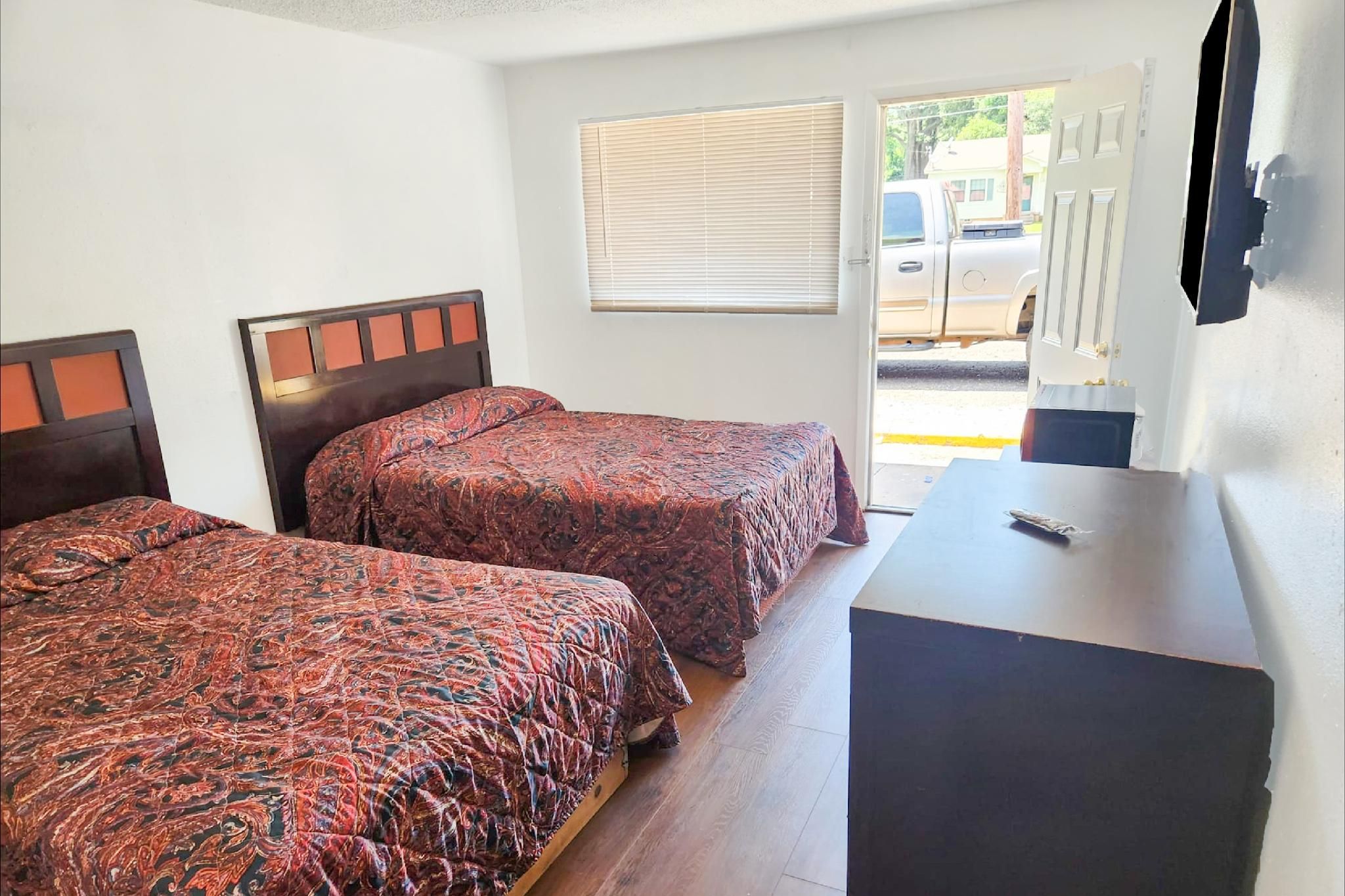 2 Full Beds Non-Smoking