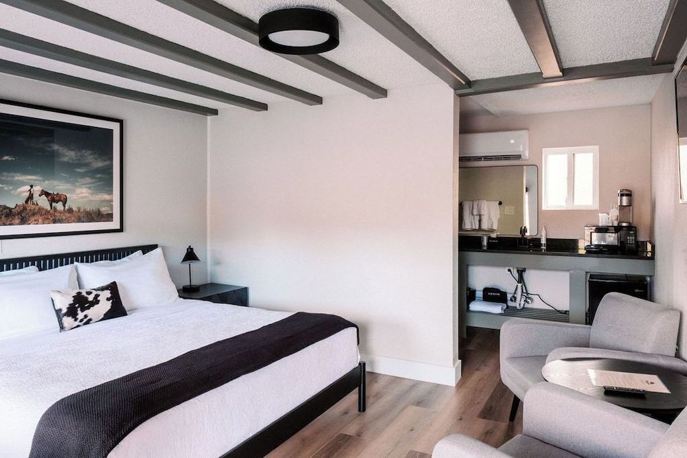 Western Lodge Basic Single Room 7