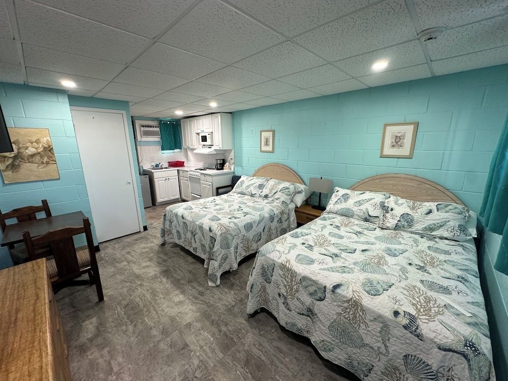 Queen Room with Kitchenette