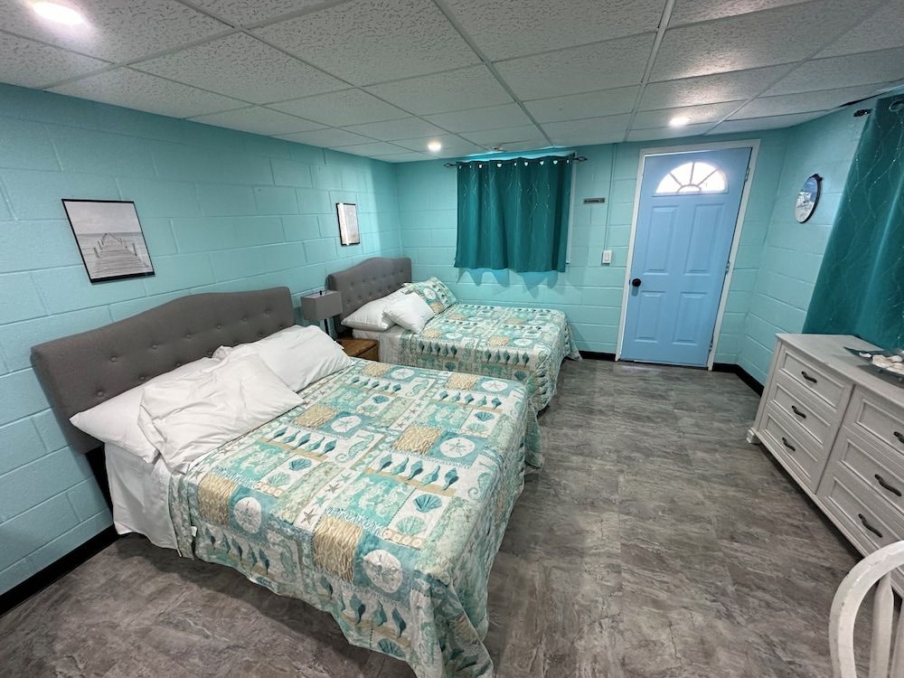 Double Queen Room with Sea View and Kitchenette