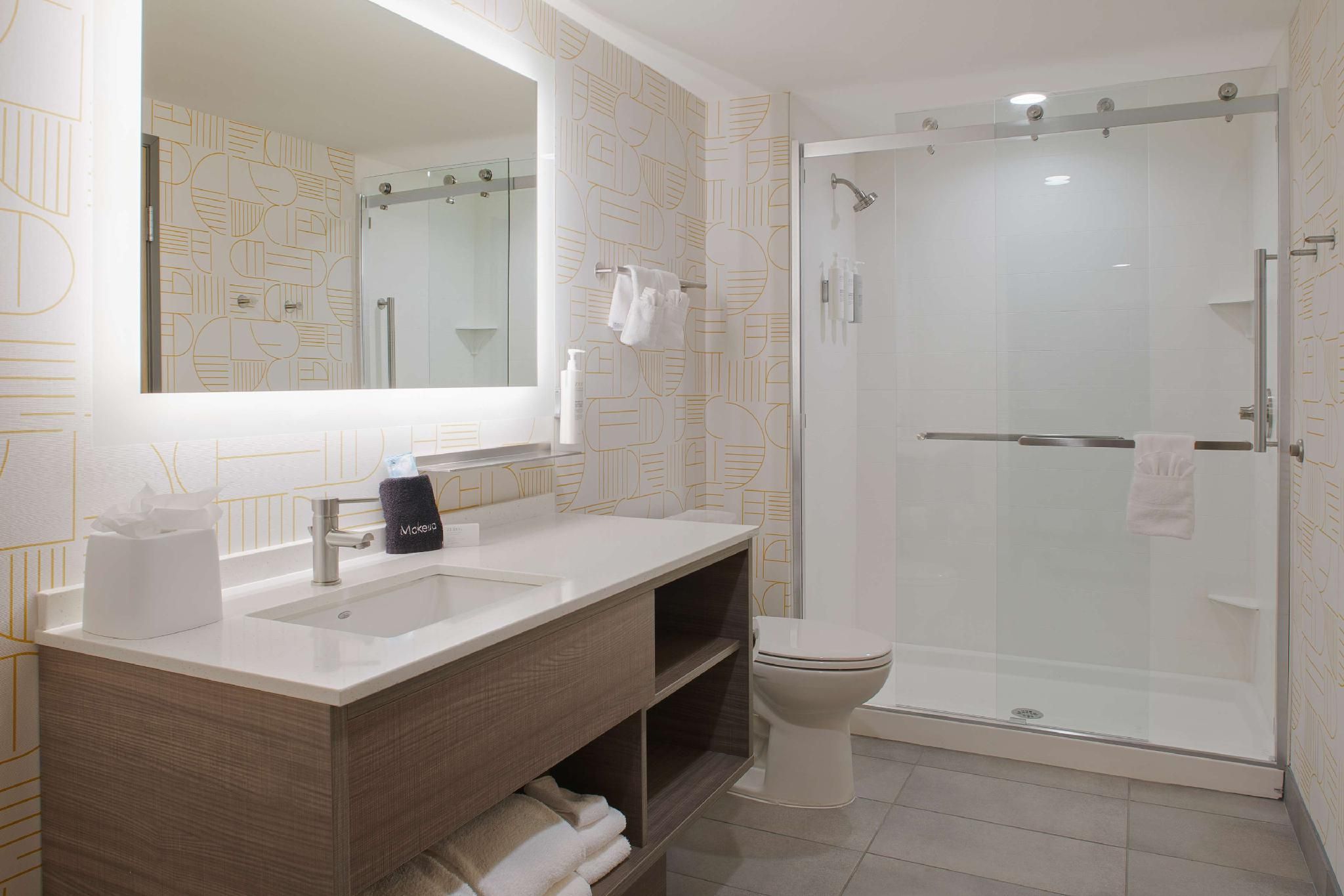 1 King Hearing Accessible Suite Courtyard View