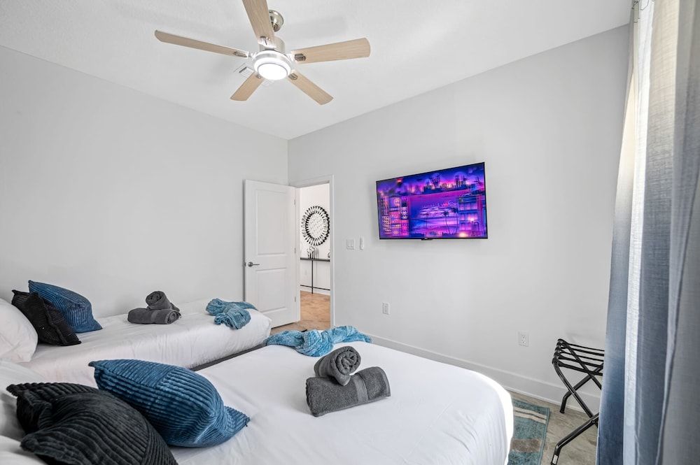 Studio (6 Bedrooms)