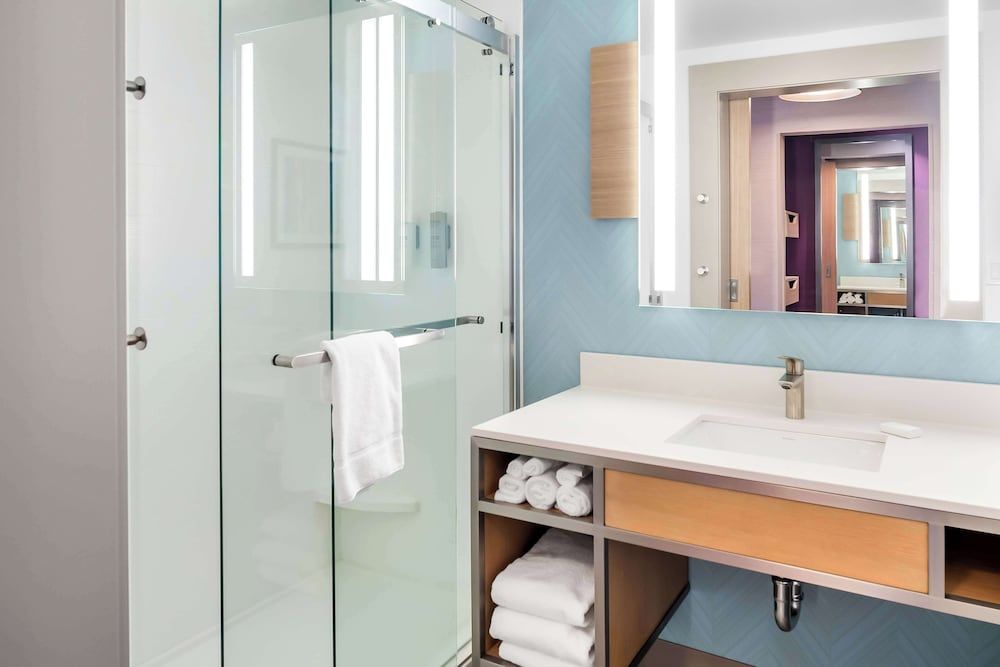 Hilton Garden Inn North Conway Room, 1 King Bed, Mountain View 4