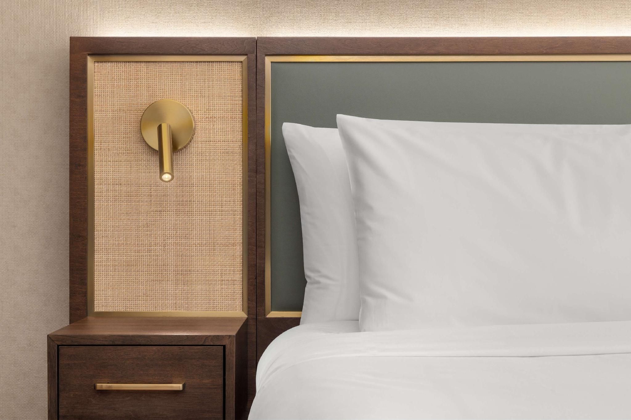 1 King Bed With Chaise Lounge