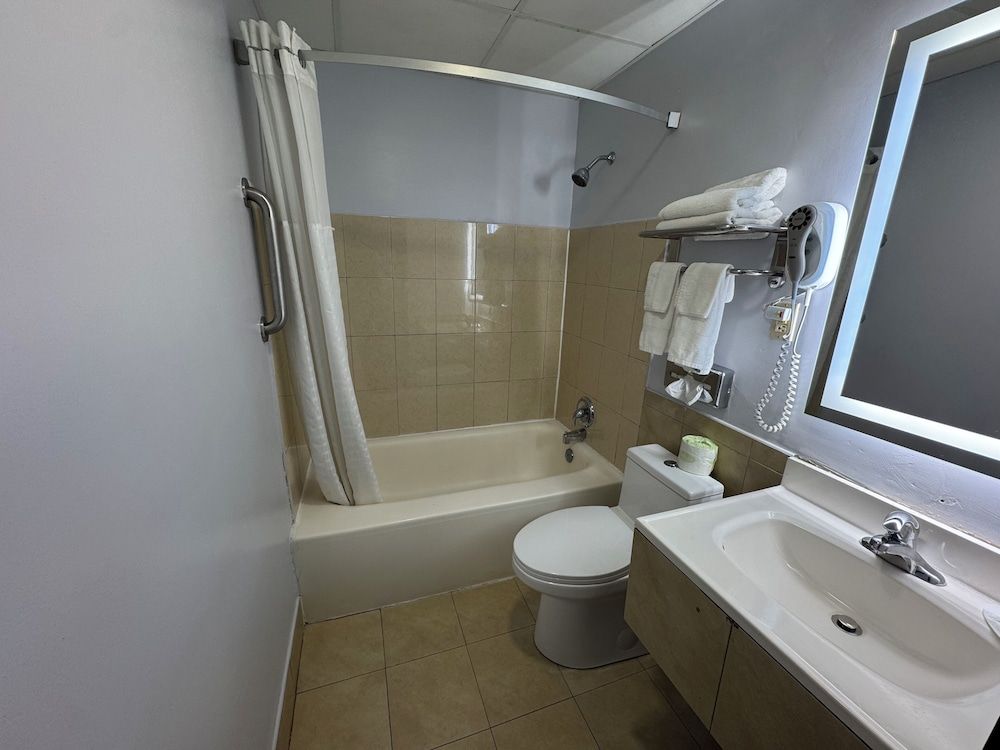 South Ridge Inn Deluxe Room 3