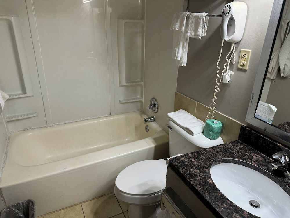 South Ridge Inn Deluxe Single Room, 1 Queen Bed 2