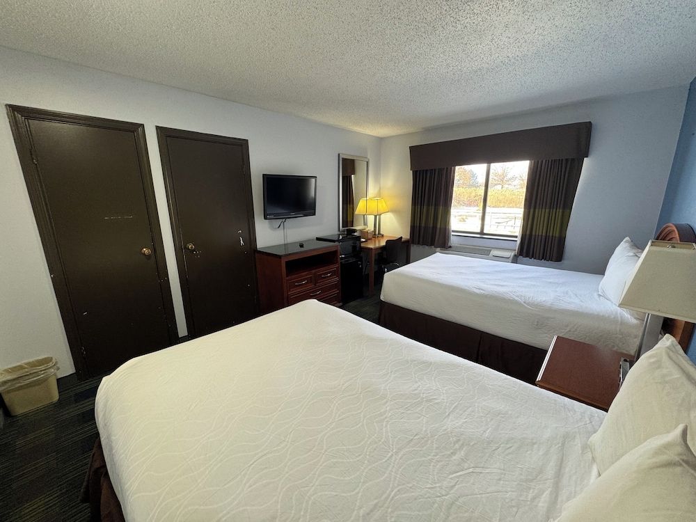 South Ridge Inn Deluxe Room