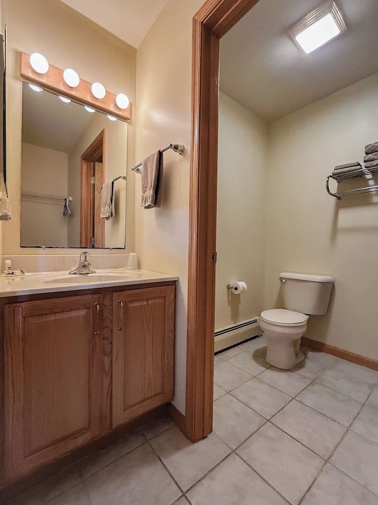 The Anchor Motel Room, 2 Queen Beds, Non Smoking, Partial Ocean View 4