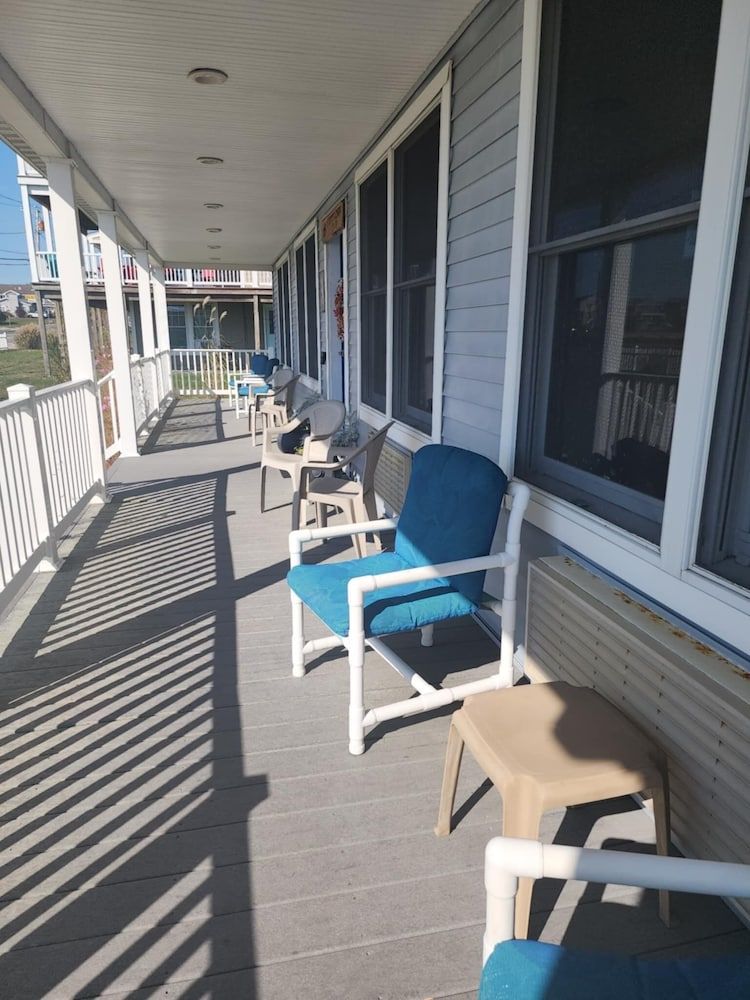 The Anchor Motel Room, 2 Queen Beds, Non Smoking, Partial Ocean View 3