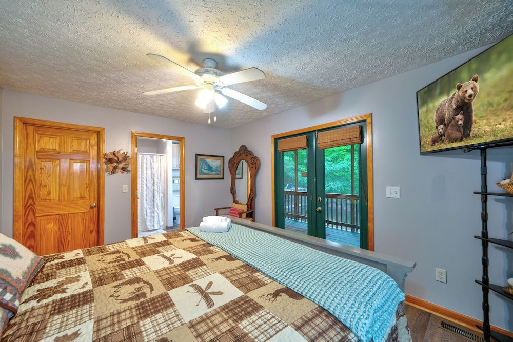 Cabin, Multiple Beds, Hot Tub, Mountain View (Heritage Hideaway 1)